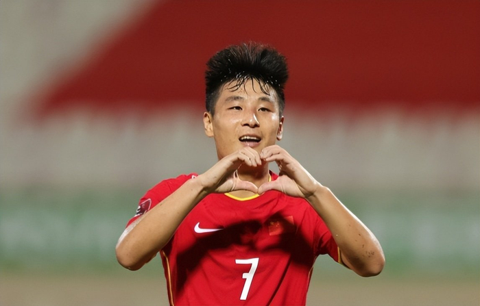 武磊复出两球助上港4比1大胜青岛西海岸 穆斯卡