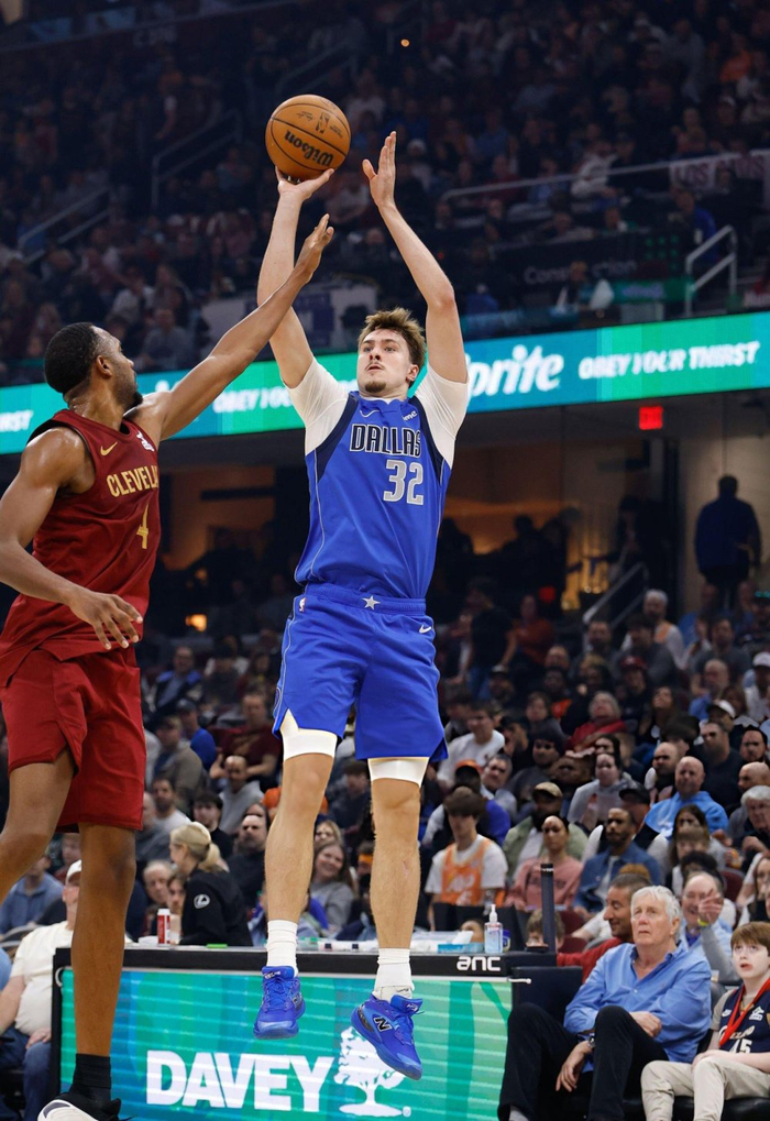 独行侠弗拉格复出爆发砍27+10助力胜骑士