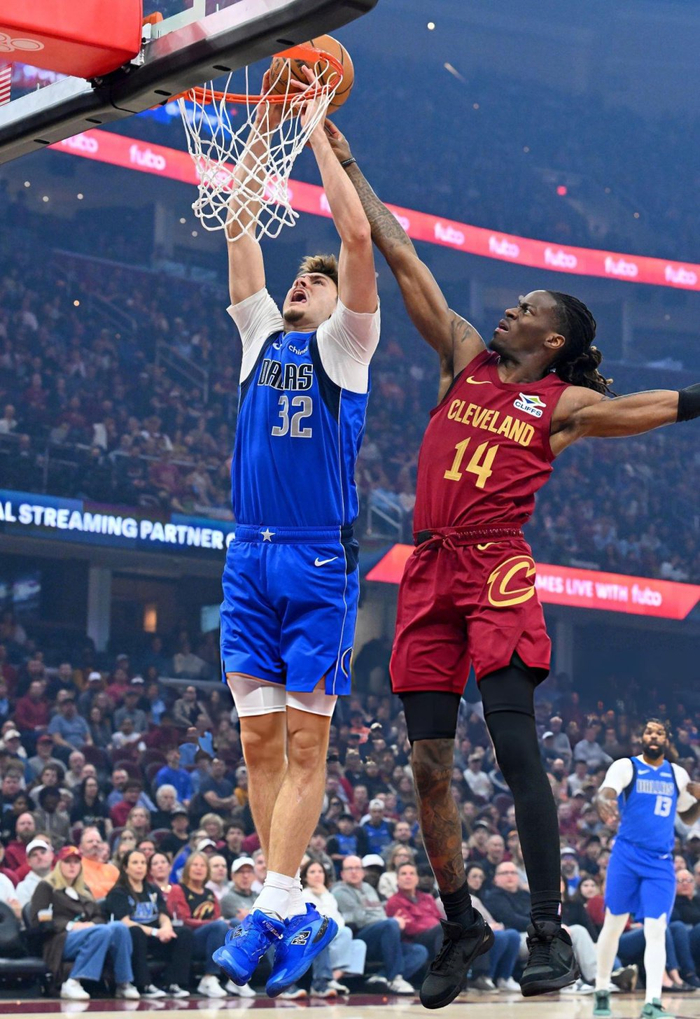 独行侠弗拉格复出爆发砍27+10助力胜骑士