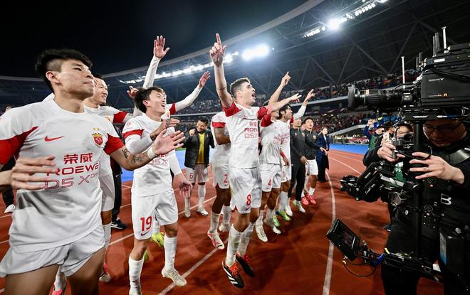 奥斯卡因病退役告别海港八年传奇生涯