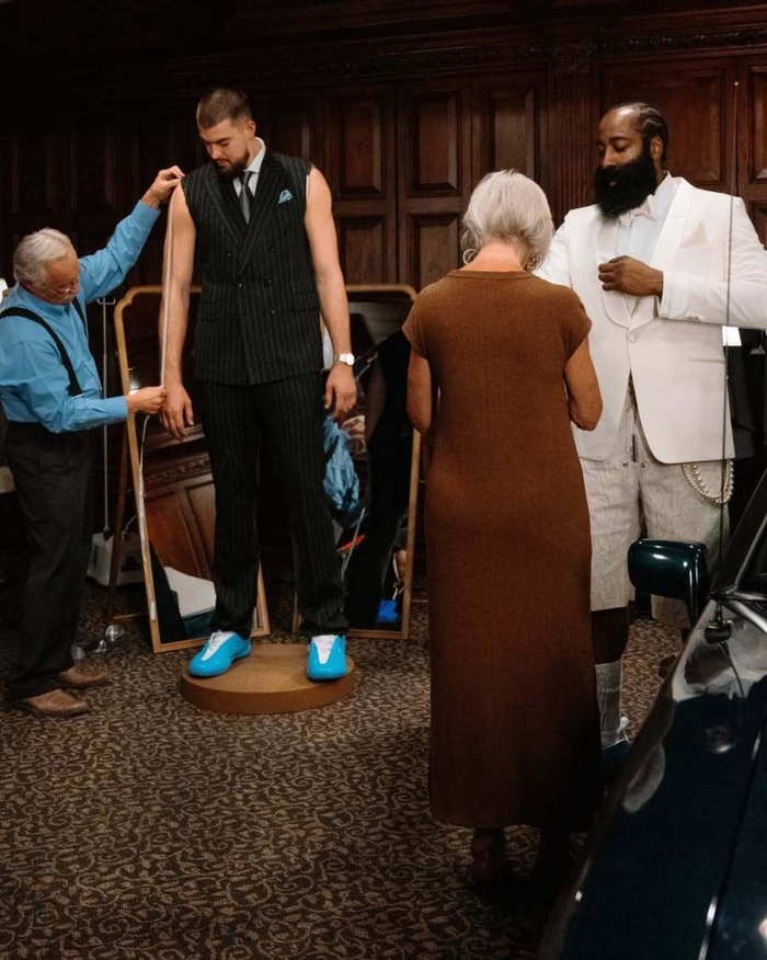 哈登与祖巴茨携手拍摄Harden Vol.10宣传片