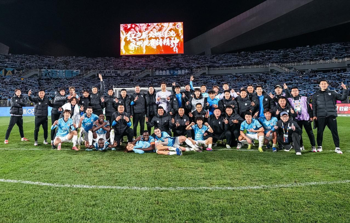 大连英博豪取联赛五连胜 德比战再现世界波绝杀