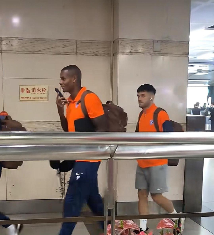 大连英博豪取联赛五连胜 德比战再现世界波绝杀